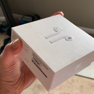 APPLE AIR PODS LIKE NEW, work really well!